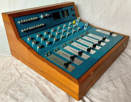 Unknown-High-end 7x stereo broadcast mixer